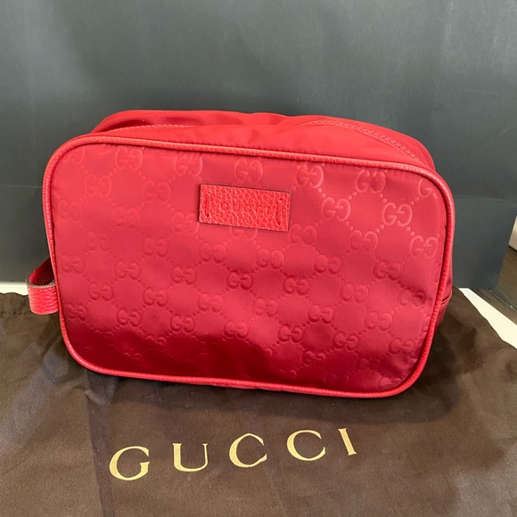gucci pouch red